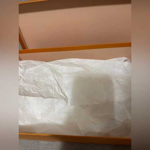 Louis Vuitton Vibrant Orange Sneaker Box - Picture 4 of 7